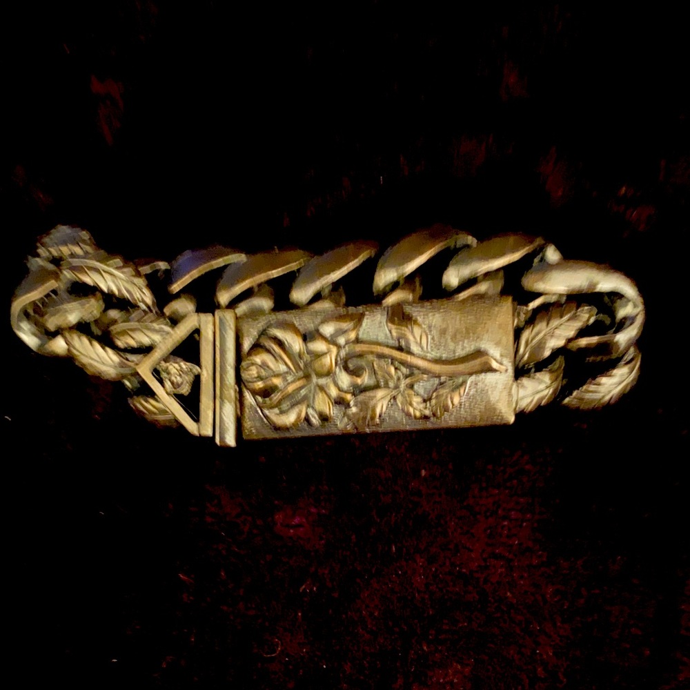 Versace curb link bracelet with floral design and Medusa 😻😻🍒